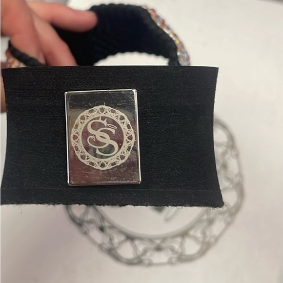 Scandalous Sandals - Picture 2 of 2